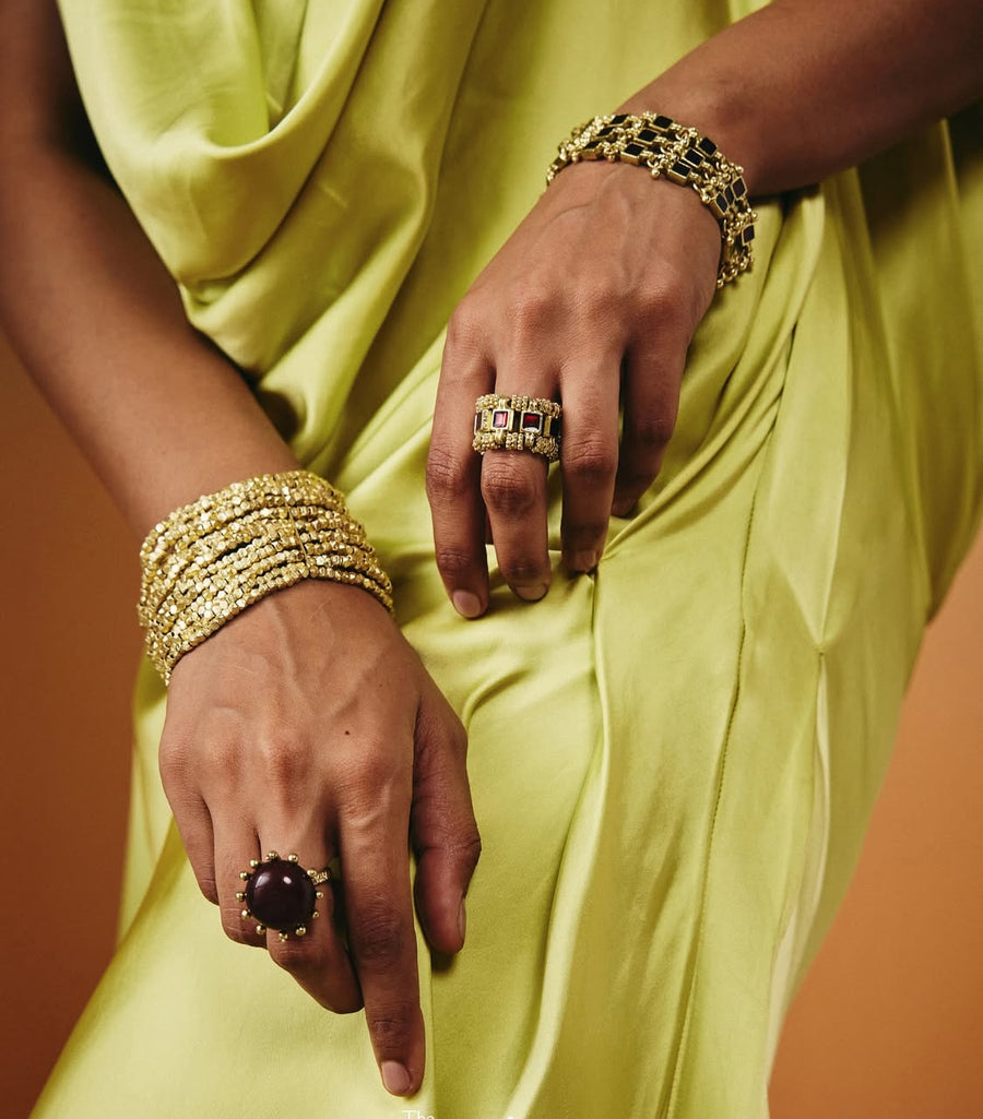 Bracciale a sedici fili con pepite di ottone